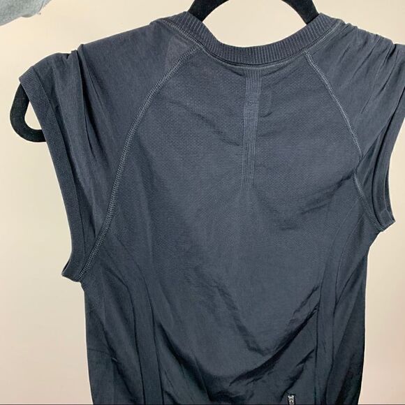 SALE❤️ Athleta black sunny side seamless medium (Pc) - Picture 9 of 10